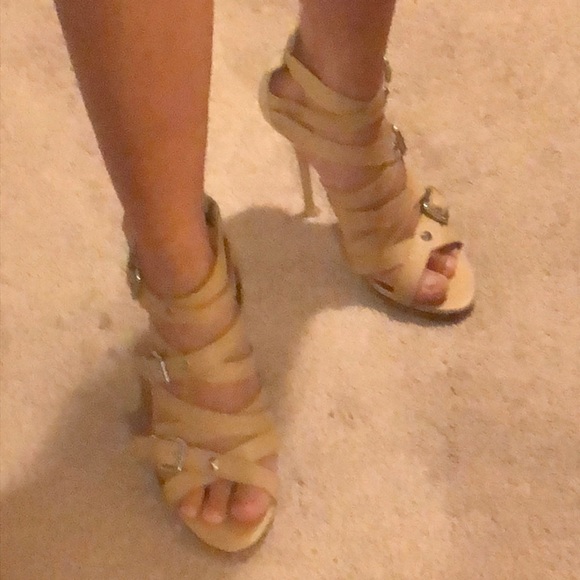 Sexy chic neutral high heels - Picture 3 of 6